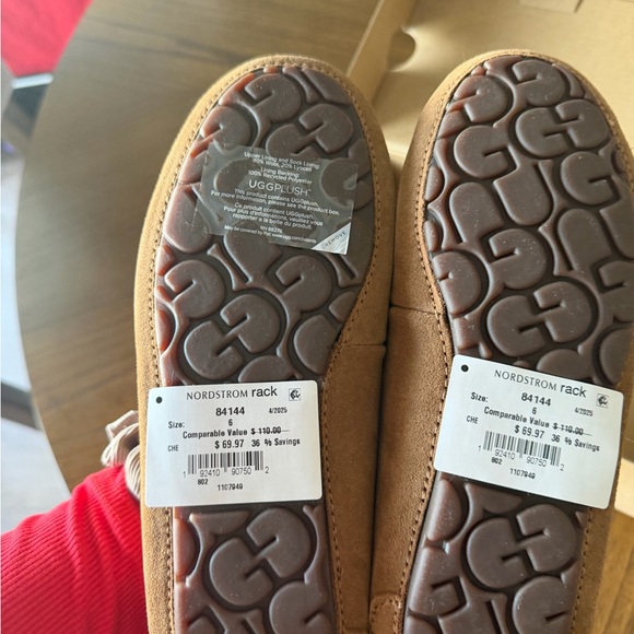 UGG Dakota tan suede moccasin slippers NIB - Picture 3 of 4